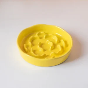 Ceramiczna miska wolnojadąca dla psa i kota z wypustkami żółty