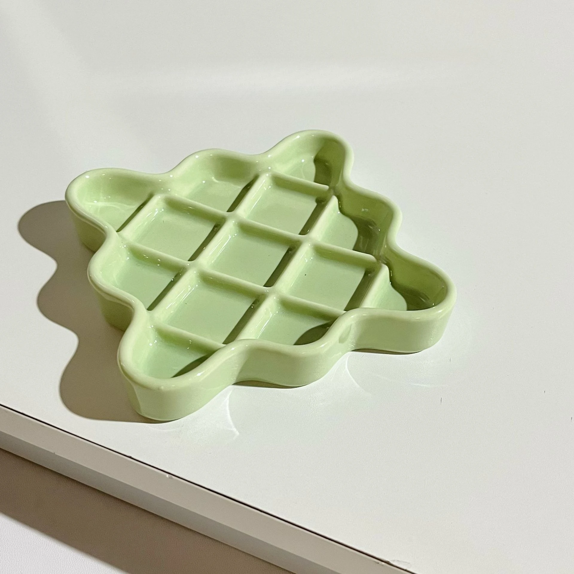 Ceramiczna miska wolnojadąca dla szczeniąt w kolorowych wzorach Zielony