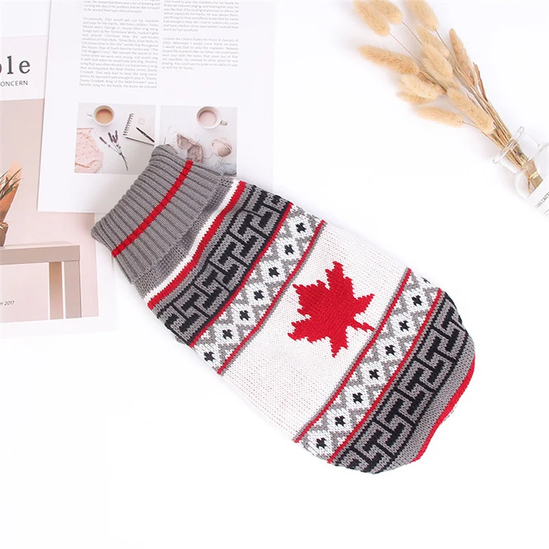 Ciepły sweterek dla kota na zimę Canadian flag