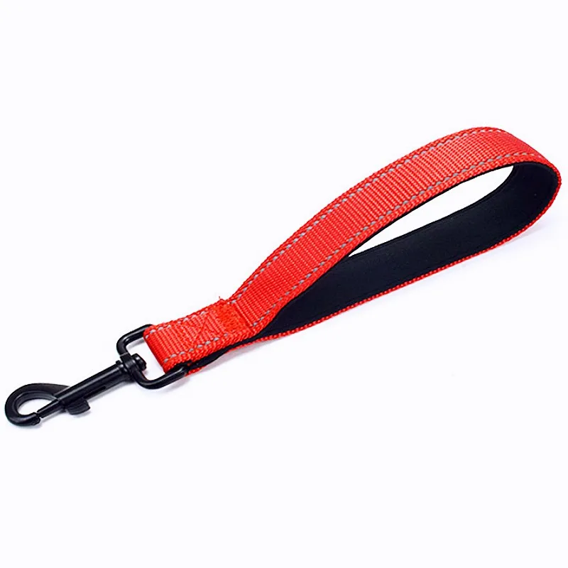 Krótka smycz dla psa 25 cm odblaskowa z miękką rączką — duże psy Czerwony