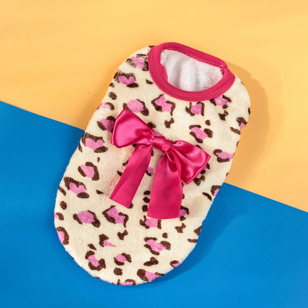 Miniaturowy sweter dla psa i kota — teacup chihuahua, kocię Biały