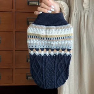 Sweterek dla psa w stylu vintage na zimowe dni Granatowy
